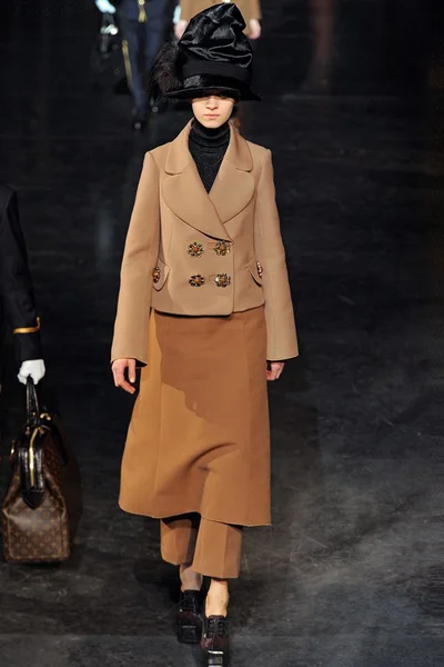 Look 2